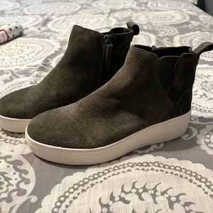 Tom’s Jamie slip on wedges never worn